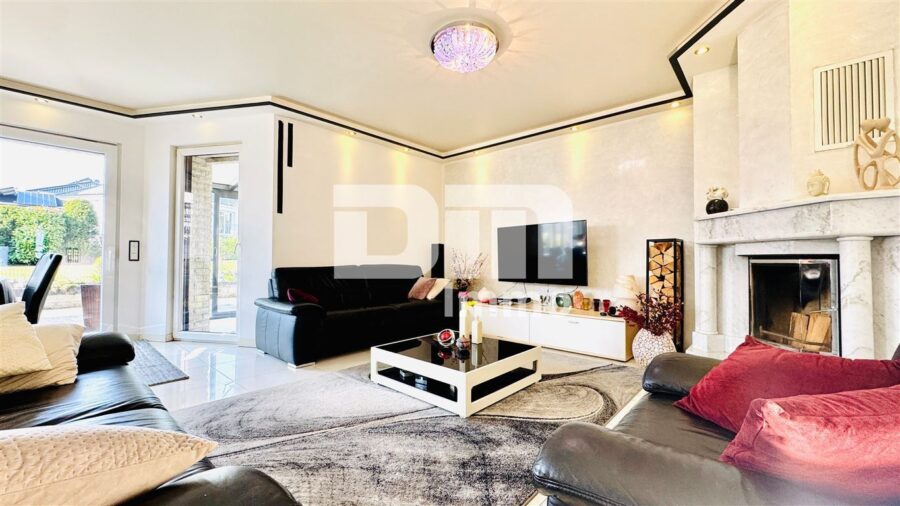 Luxeriöse Stadtvilla mit exklusiver Ausstattung in Traumlage mit vielen hochwertigen Extras - EG Offener Wohnbereich / Zugang Terrasse / Kamin